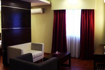 Pose In Hotel Solo