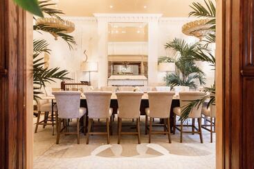 هتل The Ivy