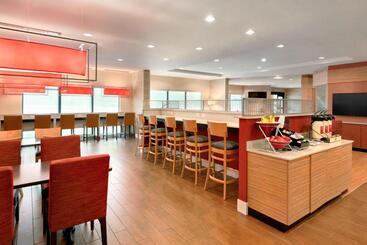 هتل Towneplace Suites By Marriott Pittsburgh Airport/robinson Township