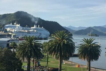 Luxury Waterfront Apartments Picton