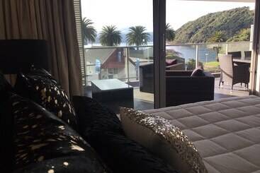 Luxury Waterfront Apartments Picton