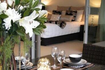 Luxury Waterfront Apartments Picton