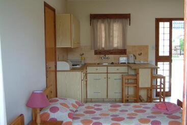 Pelekanos Apartments
