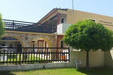 Pelekanos Apartments