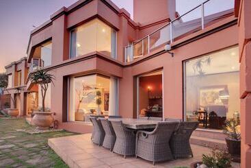 پانسیون Xanadu Guest Villa