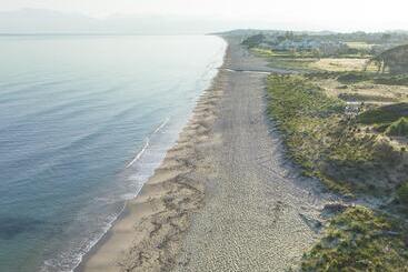 استراحتگاه Grecotel Luxme Costa Botanica