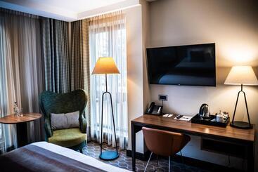استراحتگاه The Warwickshire Hotel And Country Club