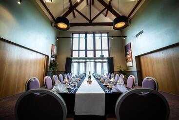 استراحتگاه The Warwickshire Hotel And Country Club