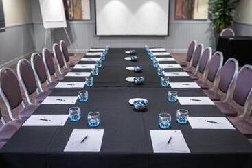 استراحتگاه The Warwickshire Hotel And Country Club