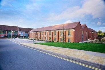 استراحتگاه The Warwickshire Hotel And Country Club