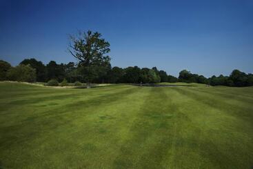 استراحتگاه The Warwickshire Hotel And Country Club