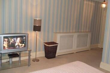 Roseview B & B