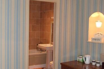 Roseview B & B