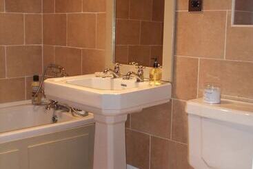 Roseview B & B