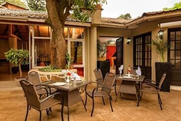 Serendib Suites And Conference Center