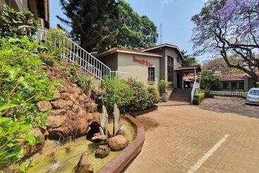 Serendib Suites And Conference Center