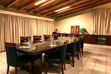 Serendib Suites And Conference Center