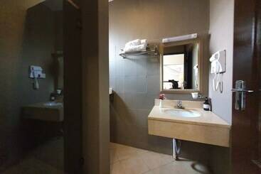 Serendib Suites And Conference Center