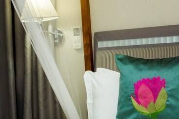 Serendib Suites And Conference Center