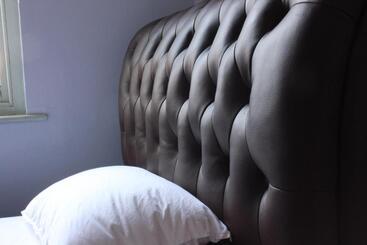 فندق صغير Backpackers Imperial