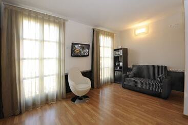 Apartments Hostemplo Suites