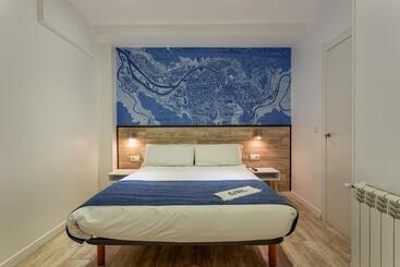 Bed and Breakfast Casual Blue