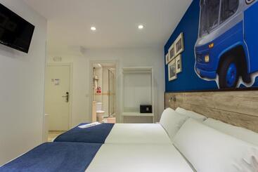 Bed and Breakfast Casual Blue