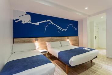 Bed and Breakfast Casual Blue