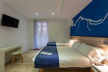 تختخواب و صبحانه Casual Blue