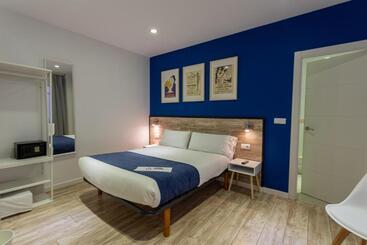 Bed and Breakfast Casual Blue