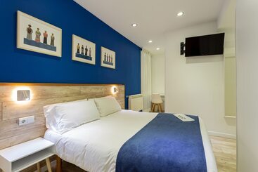 Bed and Breakfast Casual Blue