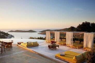 هتل Aigis Suites