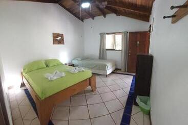 هتل Indra Inn