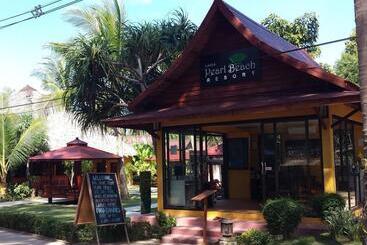 هتل Lanta Pearl Beach Resort