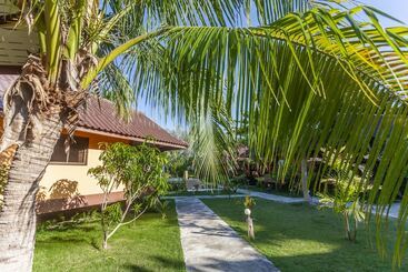 هتل Lanta Pearl Beach Resort