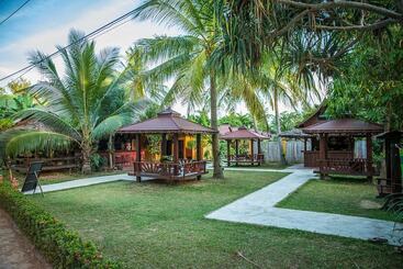 هتل Lanta Pearl Beach Resort