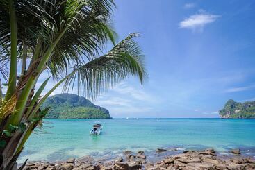 هتل Phi Phi Cozy Seafront Resort