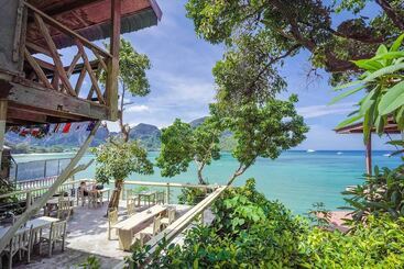 هتل Phi Phi Cozy Seafront Resort