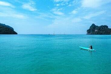 هتل Phi Phi Cozy Seafront Resort