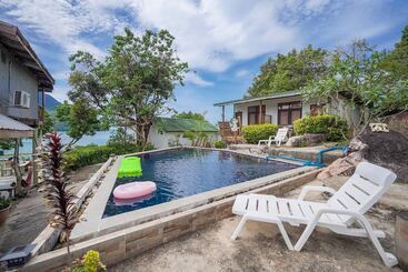 هتل Phi Phi Cozy Seafront Resort
