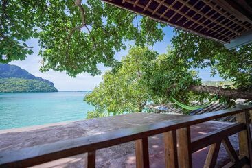 هتل Phi Phi Cozy Seafront Resort