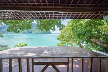 هتل Phi Phi Cozy Seafront Resort