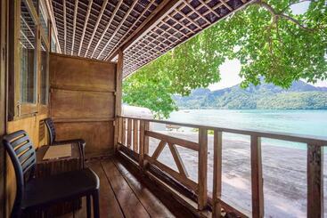 هتل Phi Phi Cozy Seafront Resort