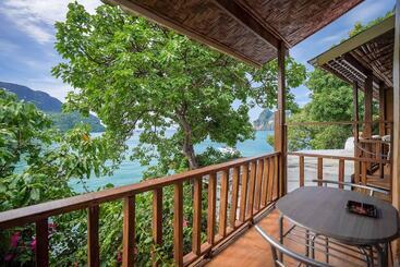 هتل Phi Phi Cozy Seafront Resort