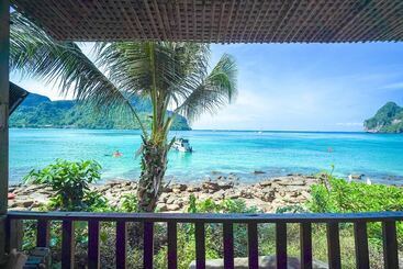 هتل Phi Phi Cozy Seafront Resort