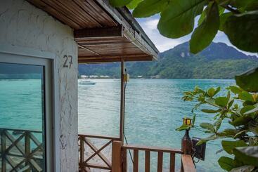 هتل Phi Phi Cozy Seafront Resort