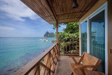 هتل Phi Phi Cozy Seafront Resort