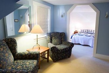 هتل Red Clover Inn And Restaurant