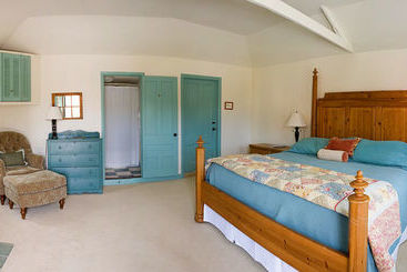 هتل Red Clover Inn And Restaurant