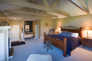 هتل Red Clover Inn And Restaurant